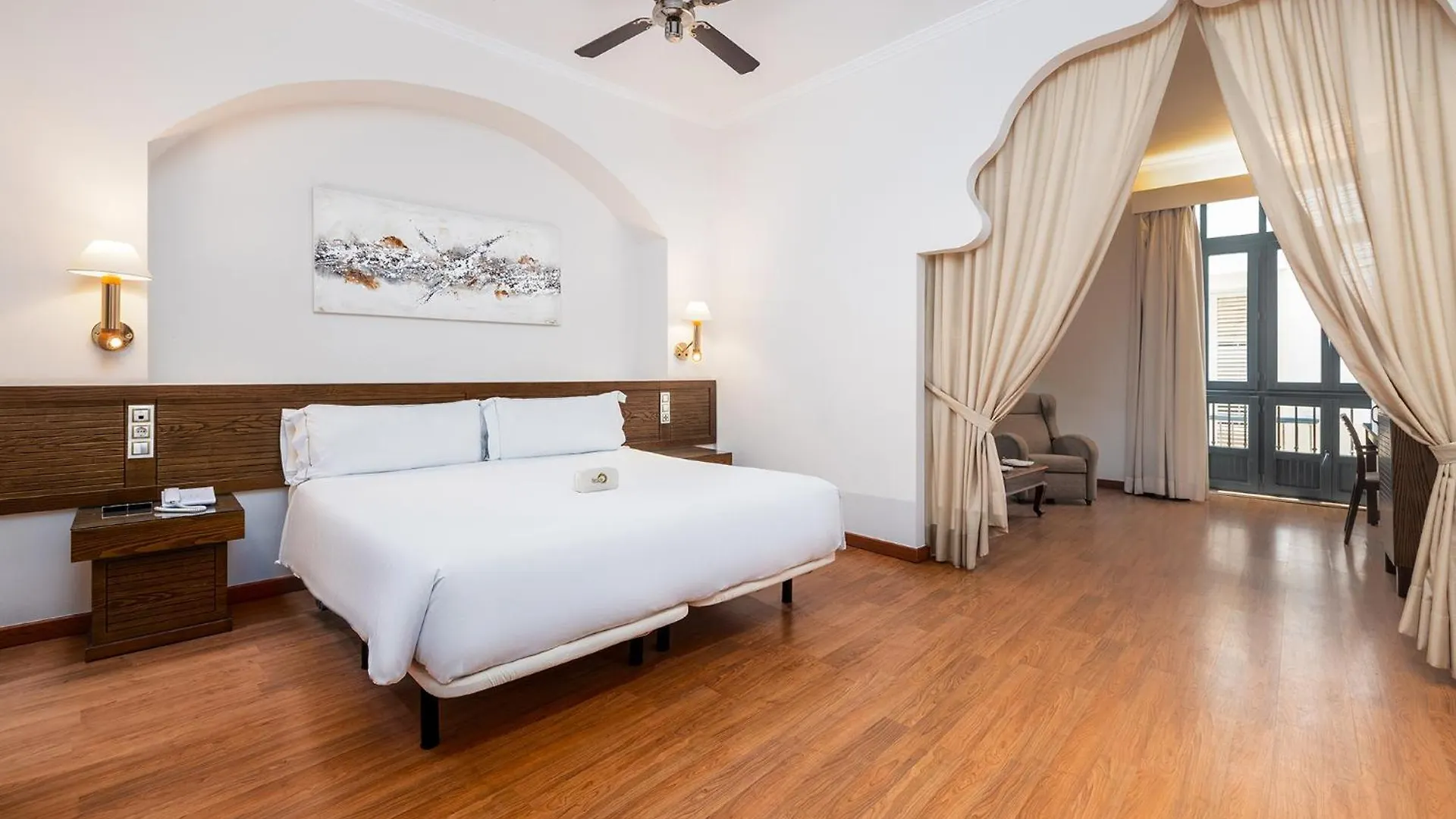 Senator Cadiz Hotel 4*,